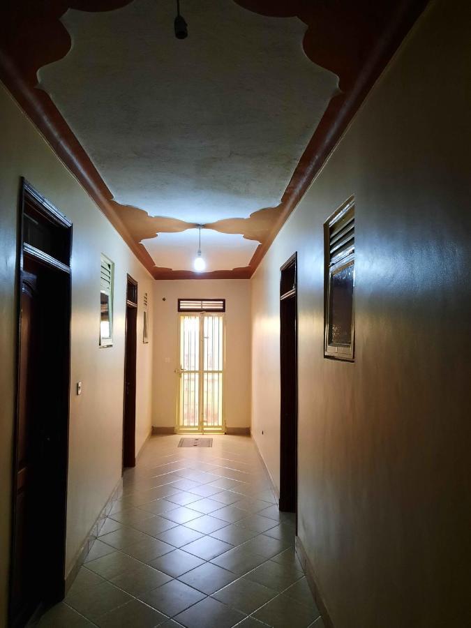 Airport Side Hotel Entebbe Extérieur photo