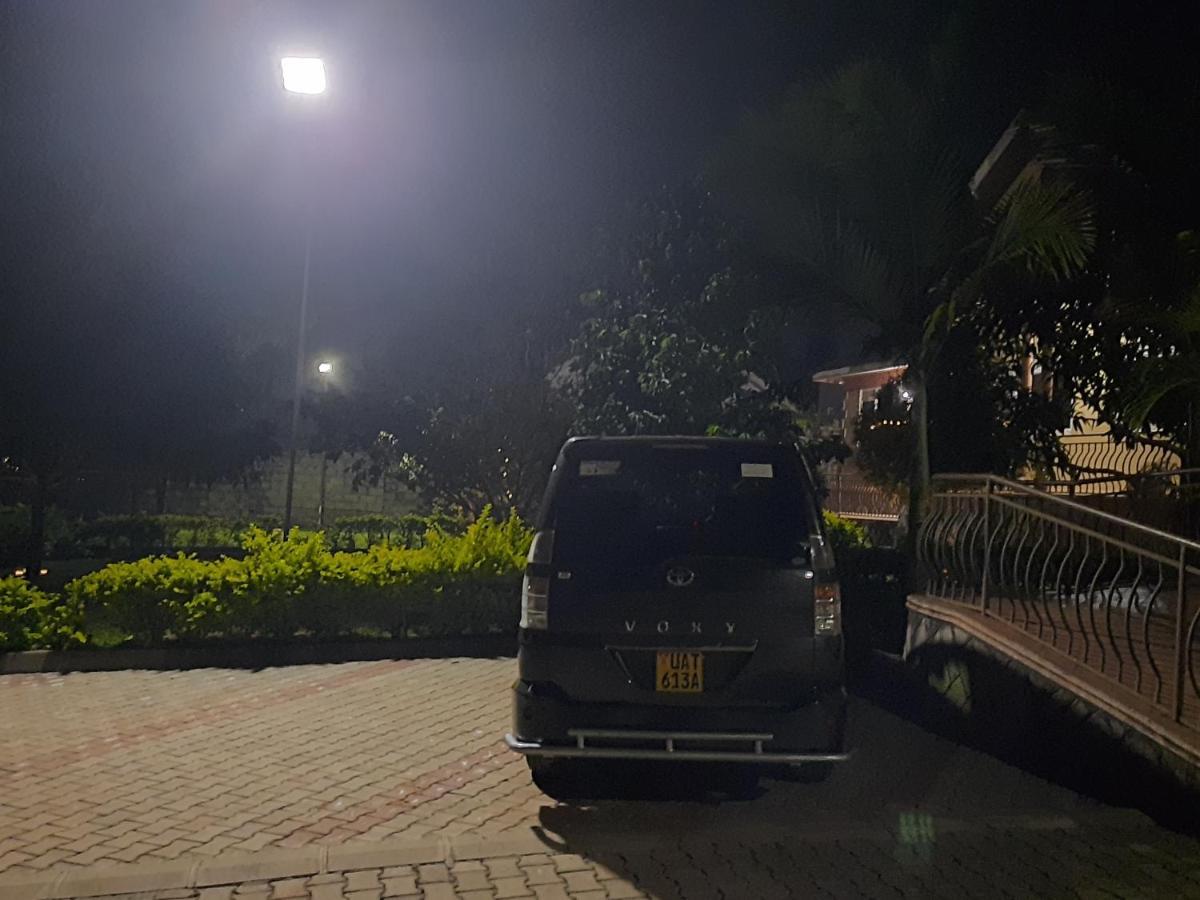 Airport Side Hotel Entebbe Extérieur photo