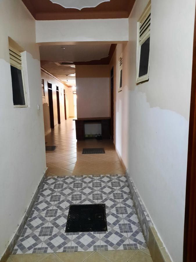 Airport Side Hotel Entebbe Extérieur photo